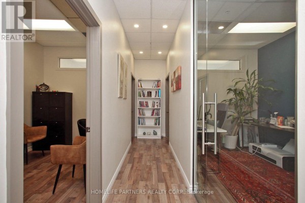 807 - 7191 Yonge Street, Markham, ON L3T0C4 Photo 2