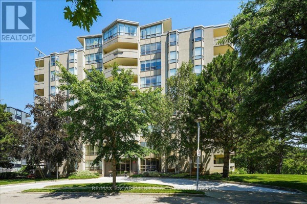 807 - 8 Village Green Boulevard, Hamilton, ON, photo 2