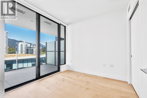 807 135 E 13th Street, Vancouver, BC V7L0J8 Photo 4