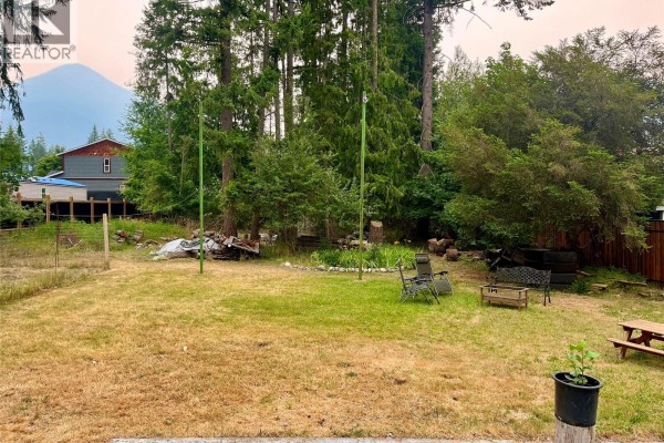 Bedroom - 807 23 Highway N, Nakusp, BC V0G1R0 Photo 5
