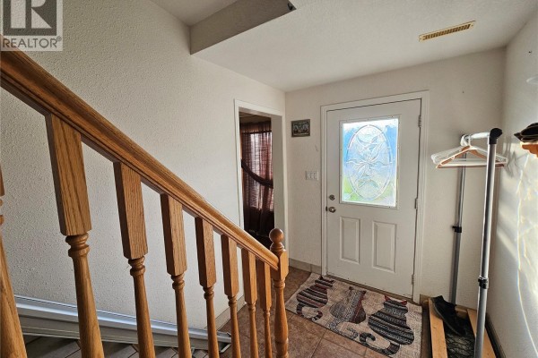 Dining room - 807 3rd Avenue W, Meadow Lake, SK S9X1A2 Photo 2