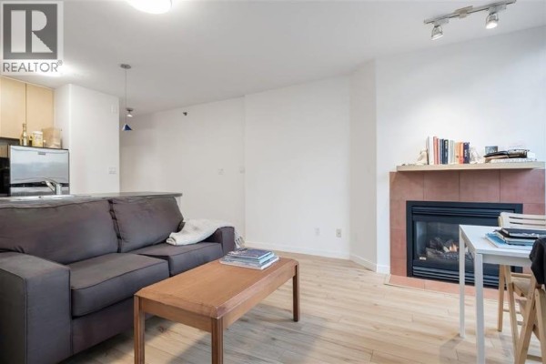 807 819 Hamilton Street, Vancouver, BC V6B6M2 Photo 4