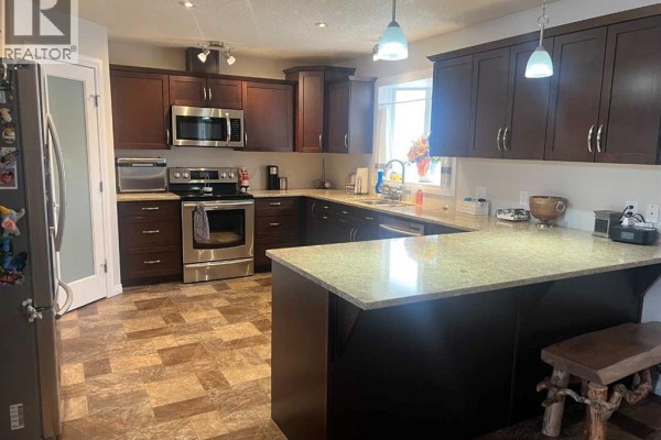 4pc Bathroom - 807 8a Avenue, Fox Creek, AB T0H1P0 Photo 4