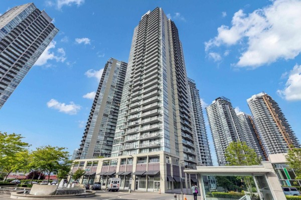 807 9981 Whalley Boulevard, Surrey, BC V3T0G6 Photo 2