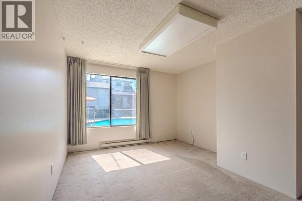 8074-8076 19th Avenue, Burnaby, BC V3N1G3 Photo 2