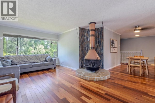 8074-8076 19th Avenue, Burnaby, BC V3N1G3 Photo 4