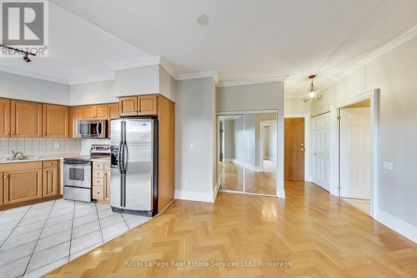 Kitchen - 808 - 115 Richmond Street E, Toronto, ON M5C3H6 Photo 3