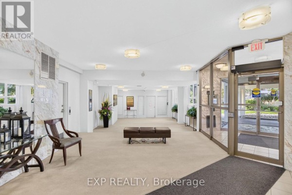 Foyer - 808 - 2323 Confederation Parkway, Mississauga, ON L5B1R6 Photo 5