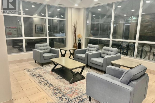 Living room - 808 - 2464 Weston Road, Toronto, ON M9N0A2 Photo 3