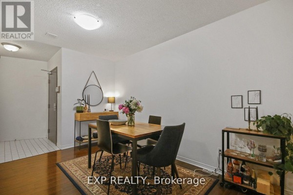 808 - 25 The Esplanade, Toronto, ON M5E1W5 Photo 4