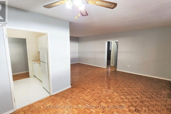 Living room - 808 - 37 Peel Street, Barrie, ON L4M3L1 Photo 2