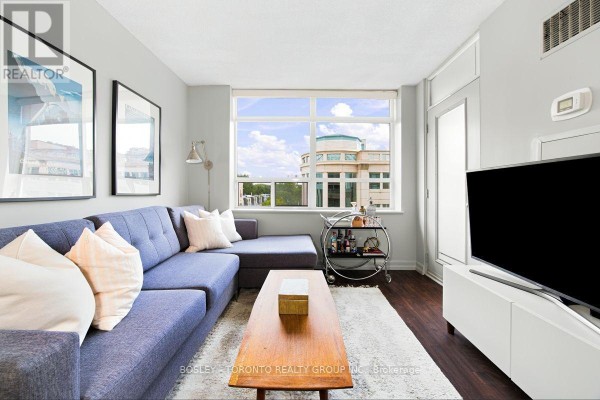 Living room - 808 - 5 Rosehill Avenue, Toronto, ON M4T3A6 Photo 4