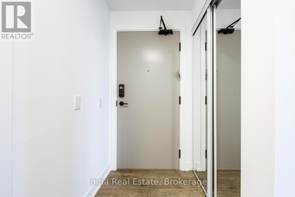 Bathroom - 808 - 5105 Hurontario Street N, Mississauga, ON L4Z0C9 Photo 4