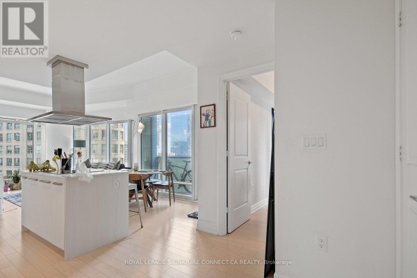 Dining room - 808 - 8 The Esplanade, Toronto, ON M5E0A6 Photo 2