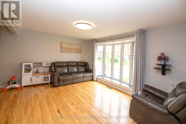 Bedroom - 808 Dulaney Drive, London South, ON N6C3W4 Photo 5