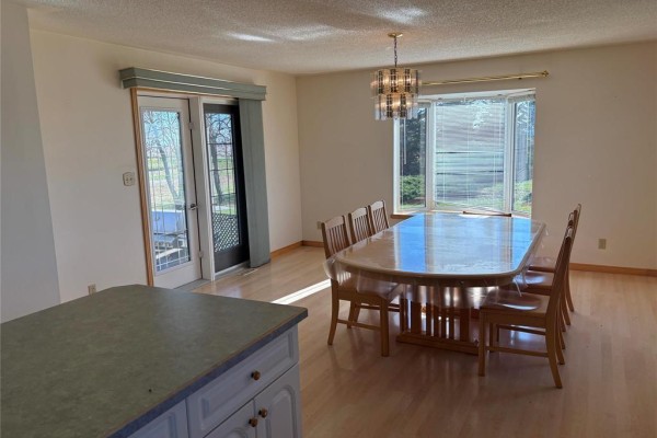 Kitchen - 8085 Road 25 Road, Lowe Farm, MB R0G1T0 Photo 3