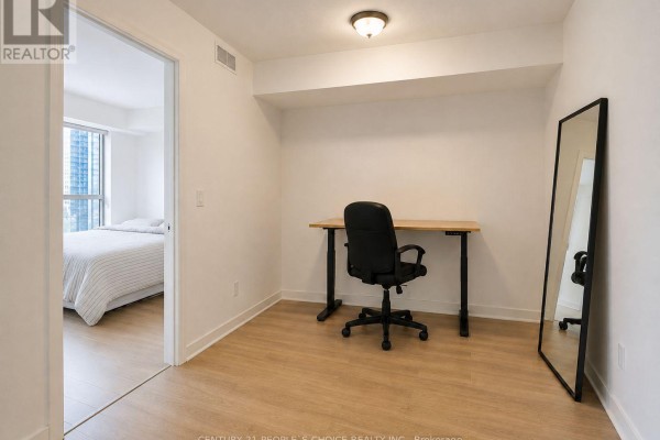 809 - 1 Michael Power Place, Toronto, ON M9A0A1 Photo 5