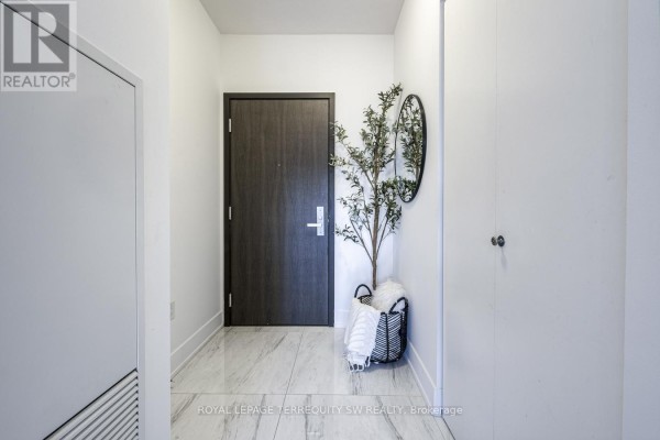 Bedroom 2 - 809 - 1 Yorkville Avenue, Toronto, ON M4W0B1 Photo 5