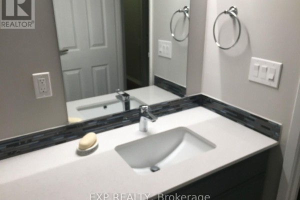 809 - 10 Ellen Street E, Kitchener, ON N2H6R8 Photo 4