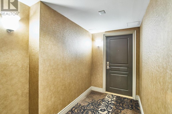 Dining room - 809 - 140 Simcoe Street, Toronto, ON M5H4E9 Photo 2