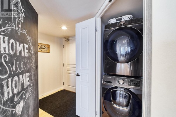 Primary Bedroom - 809 - 140 Simcoe Street, Toronto, ON M5H4E9 Photo 4