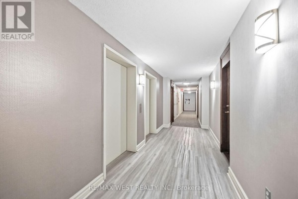 809 - 15 Michael Power Place, Toronto, ON M9A5G4 Photo 5