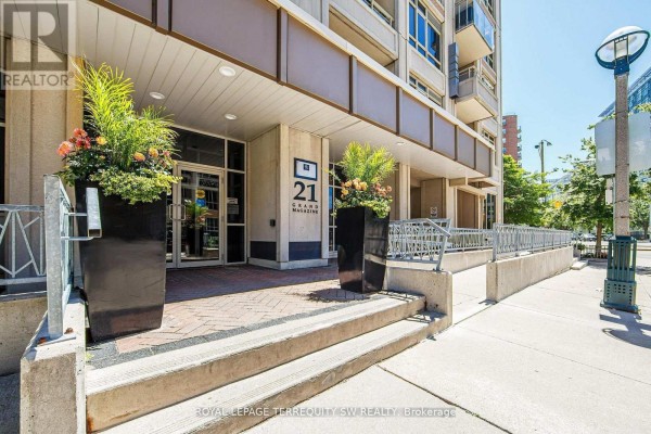 Dining room - 809 - 21 Grand Magazine Street, Toronto, ON M5V1B5 Photo 2