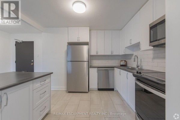 Multi-family for rent at 809 - 285 Erb Street W, Waterloo, ON - MLS® Tqsalo