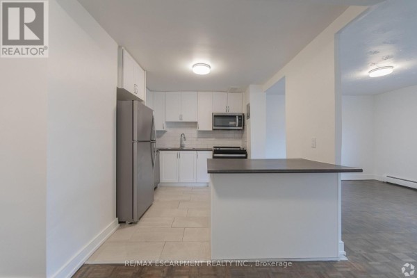 809 - 285 Erb Street W, Waterloo, ON, photo 2