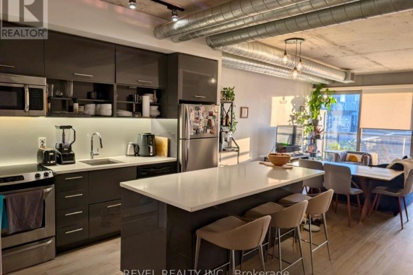 809 - 32 Trolley Crescent, Toronto, ON, photo 2