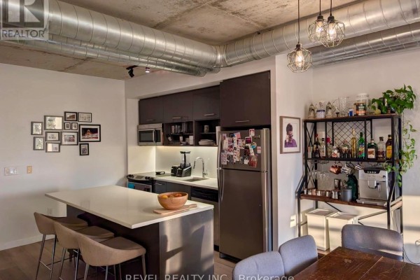 809 - 32 Trolley Crescent, Toronto, ON, photo 3