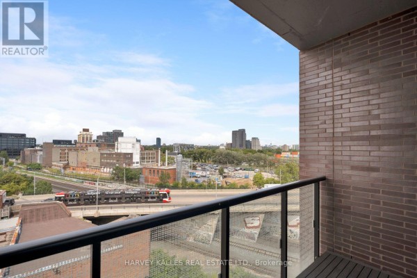 809 - 383 Sorauren Avenue, Toronto, ON M6R0A4 Photo 5
