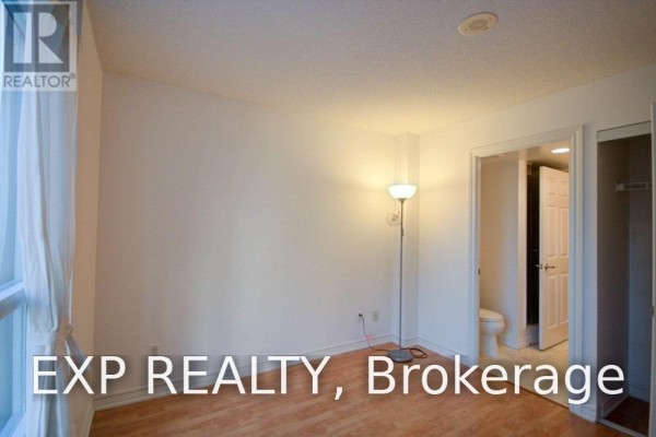 Primary Bedroom - 809 - 761 Bay Street, Toronto, ON M5G2R2 Photo 4
