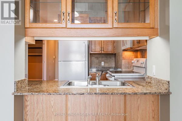 Primary Bedroom - 809 - 797 Don Mills Road, Toronto, ON M3C1V1 Photo 4