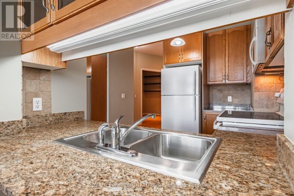 Den - 809 - 797 Don Mills Road, Toronto, ON M3C1V1 Photo 5