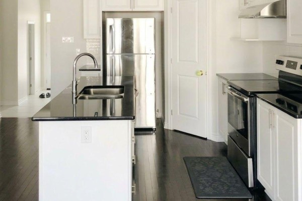 809 Indica Street, Ottawa, ON K2S2M7 Photo 2