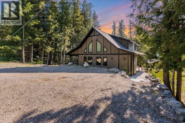 Primary Bedroom - 809 Slocan Street, Slocan, BC V0G2C0 Photo 2