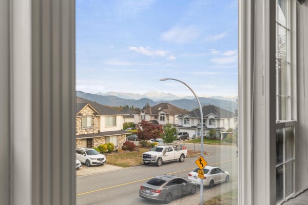 8099 Topper Drive, Mission, BC V2V7A8 Photo 5