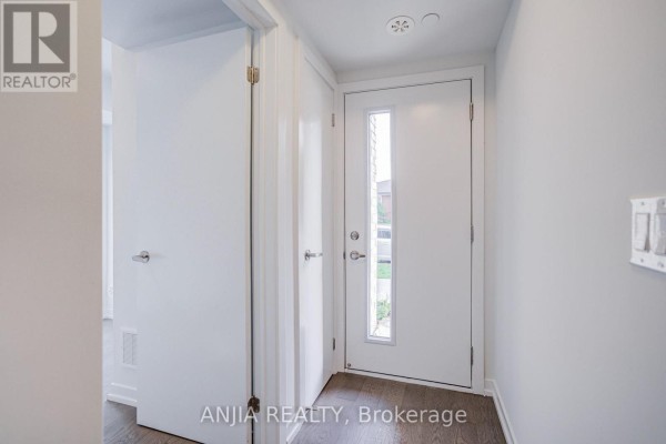 Family room - 80b Tisdale Avenue, Toronto, ON M4A1C5 Photo 2
