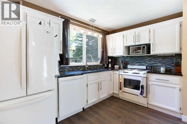 Living room - 81, 630 Sabrina Road Sw, Calgary, AB T2W2N7 Photo 4