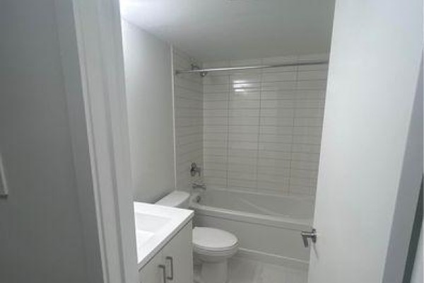 Primary Bedroom - 81 - 39 Honeycrisp Crescent, Vaughan, ON L4K0N6 Photo 4