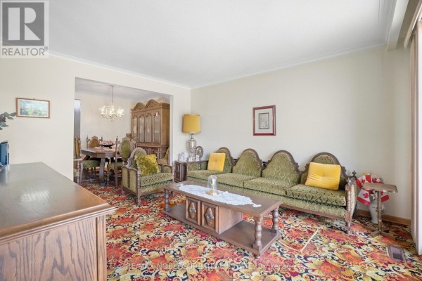 Eating area - 81 Blossom Crescent, Toronto, ON M3N2B1 Photo 5