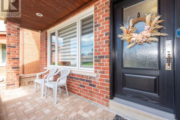 Living room - 81 De Rose Avenue, Caledon, ON L7E1A6 Photo 4