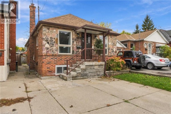 Kitchen - 81 East 23rd Street, Hamilton, ON L8V2W7 Photo 2