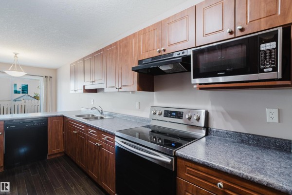 Primary Bedroom - 81 Haney Ld, Spruce Grove, AB T7X0A2 Photo 4