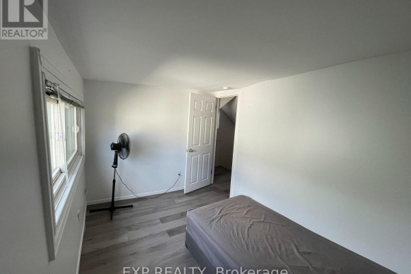Living room - 81 Holmes Avenue, Hamilton, ON L8S2K8 Photo 3