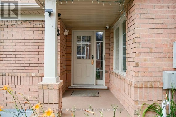 Kitchen - 81 Narrow Valley Crescent, Brampton, ON L6R2M4 Photo 3
