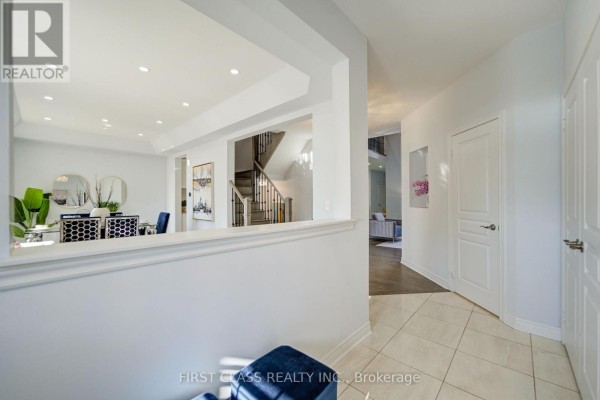 Family room - 81 Pearl Lake Road, Markham, ON L6B0X6 Photo 3
