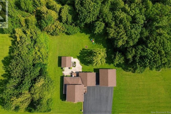 Bath (# pieces 1-6) - 81 Rue Principale, Pointe Verte, NB E8J2W2 Photo 3