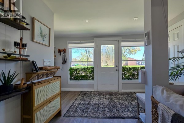 Foyer - 81 Sandys Street, Chatham, ON N7L3P5 Photo 5